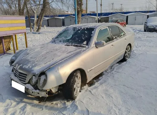 Mercedes E 2001